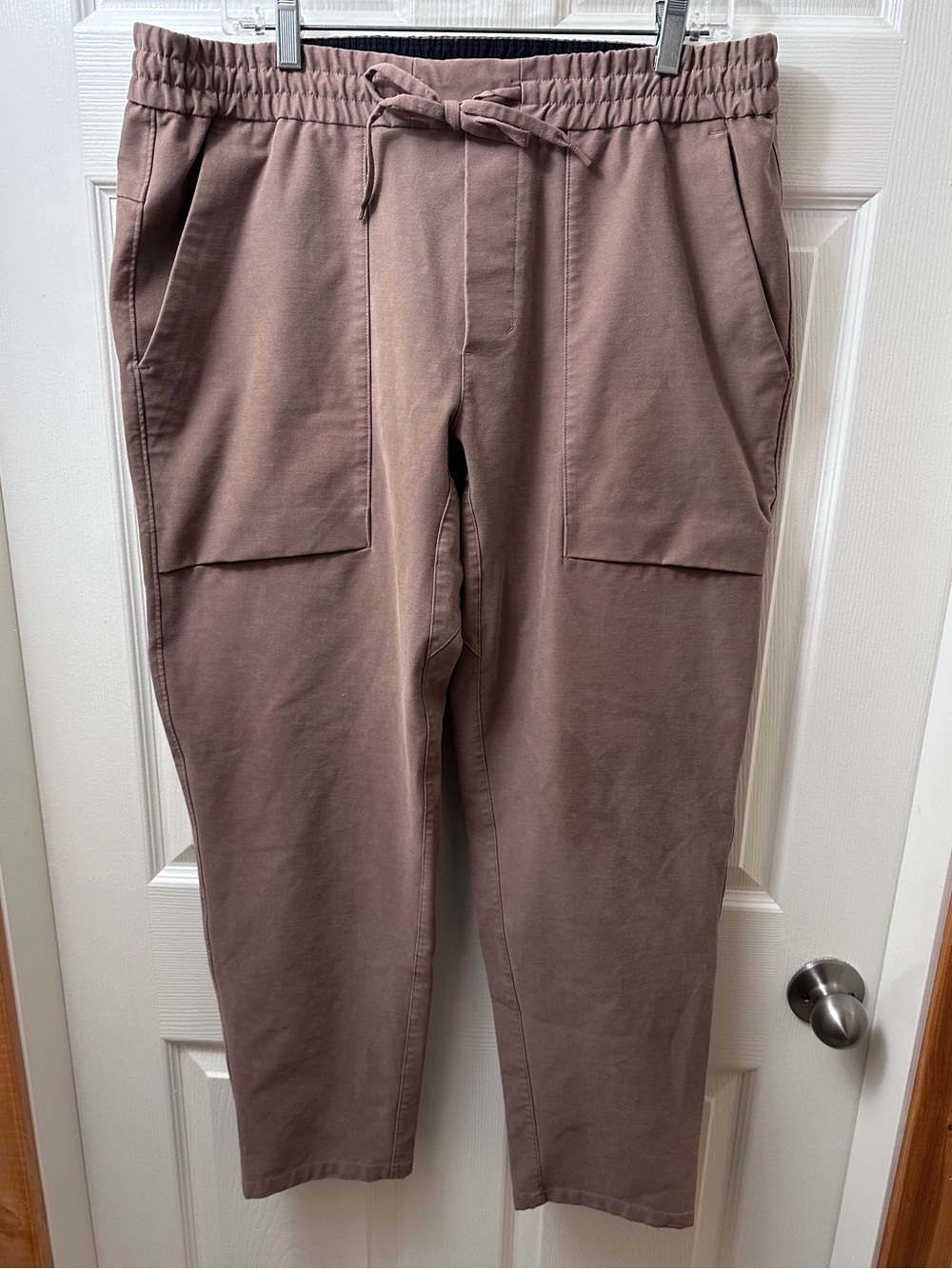 Lululemon 
Men’s Bowline Pant 30" Utilitech
Cacao Size XL